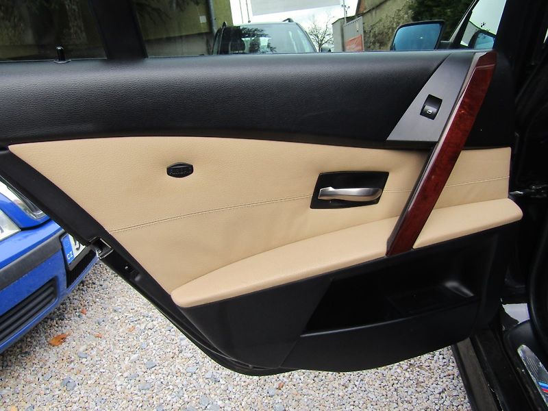 BMW Řada 5 (2006) 3.0D X-DRIVE 170kW - fotka 21 z 38