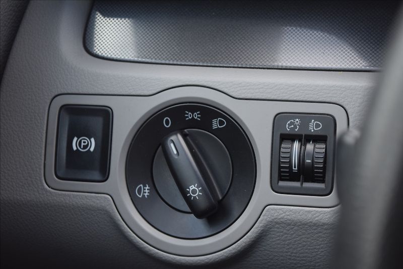 Volkswagen Passat 1,6 i 75KW PO SERVISE - fotka 23 z 41
