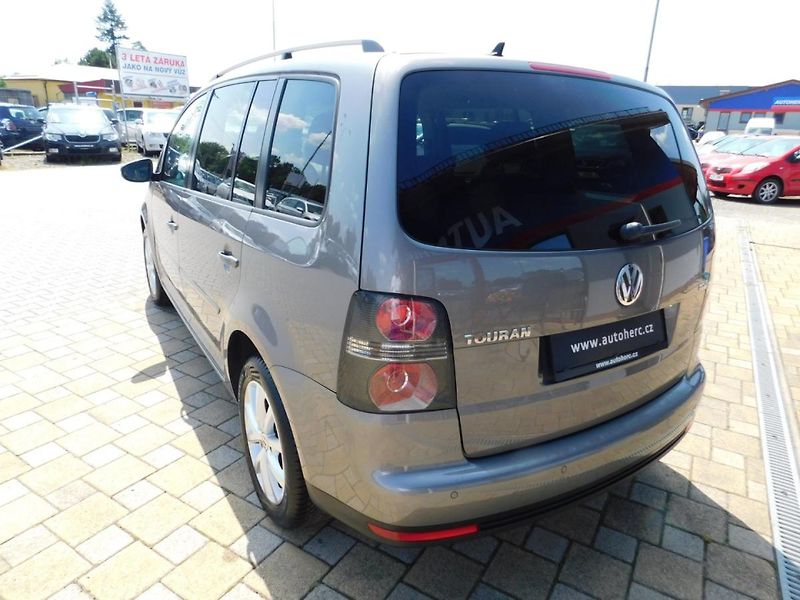 Volkswagen Touran (2009) 1.9 TDi DSG - fotka 5 z 31