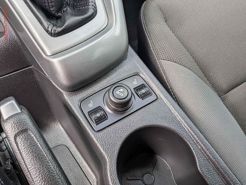 Ford Focus (2011) 1.6 i, AC, výhřev sed - fotka 15 z 16