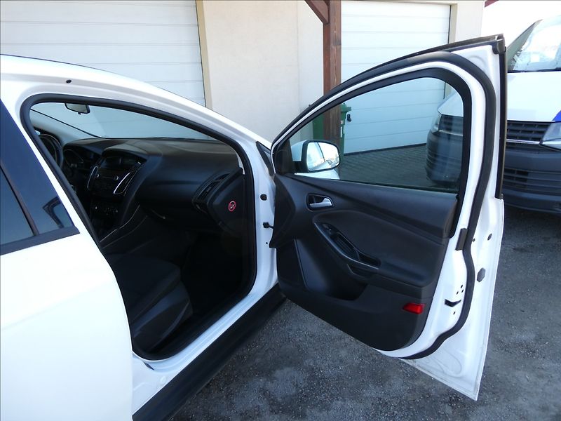 Ford Focus 1,5 TDCi Combi,po servise+STK - fotka 21 z 51