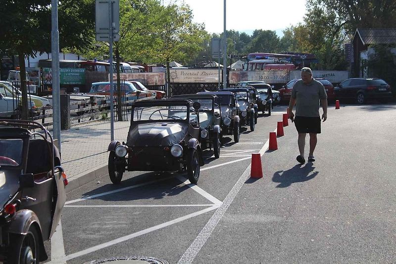 V retro auto muzeu Veteráni Litvínov měli ve středu zastávkou účastníci Velorex čundru 2024 na svém putování po severních Čechách. S nejstarším Velorexem z roku 1962 jede Petr Žůrek ze Světlé nad Sázavou.