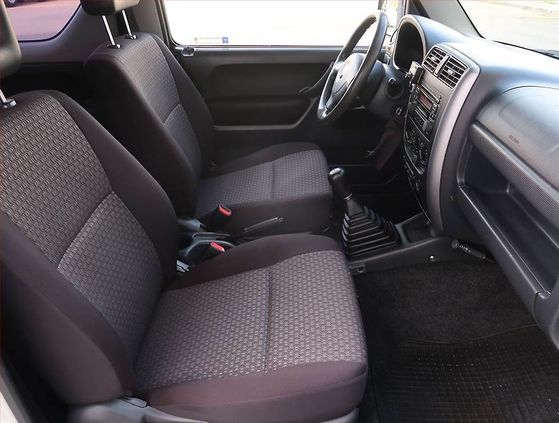 Suzuki Jimny (2012) 1.3 16V, 4X4 - fotka 9 z 17