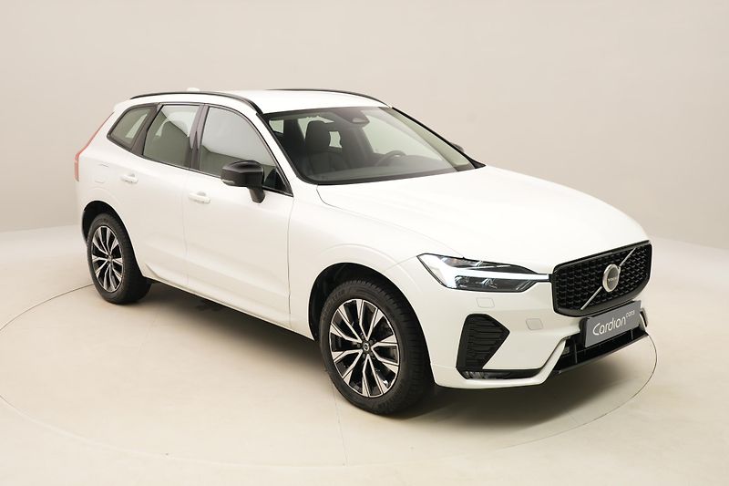 Volvo XC60 B5 AWD DARK PLUS AUT CZ - fotka 16 z 60