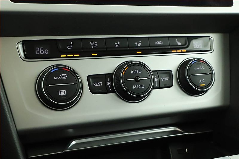 Volkswagen Passat (2019) 2.0 TDI, Automat, Navi - fotka 16 z 21