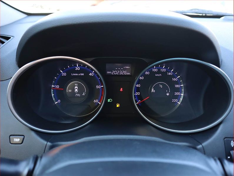 Hyundai ix35 (2011) 1.7 CRDi, Park. senzory - fotka 11 z 15