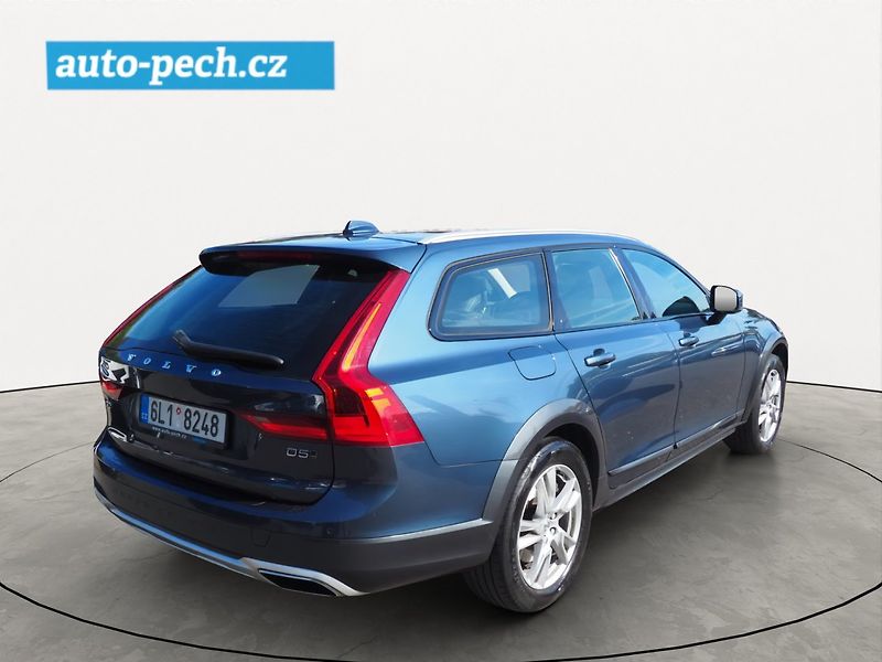 Volvo V90 (2018) D5, 173 kW, AWD, AT - fotka 4 z 46