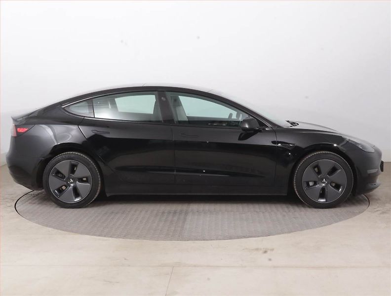 Tesla Model 3 (2022) Long Range 4WD 79kWh, SoH 91% - fotka 6 z 21