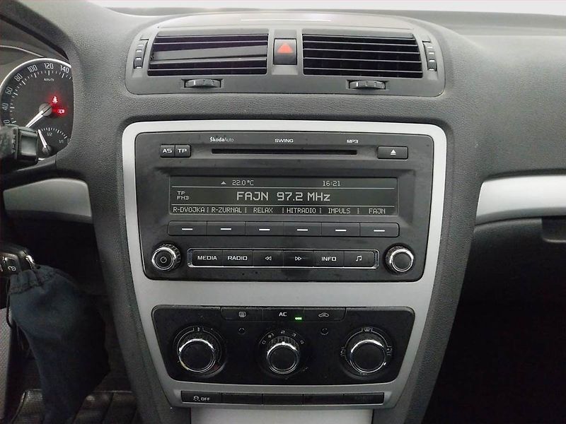 Škoda Octavia (2012) Ambition 2.0 TDI, Tempomat - fotka 12 z 15