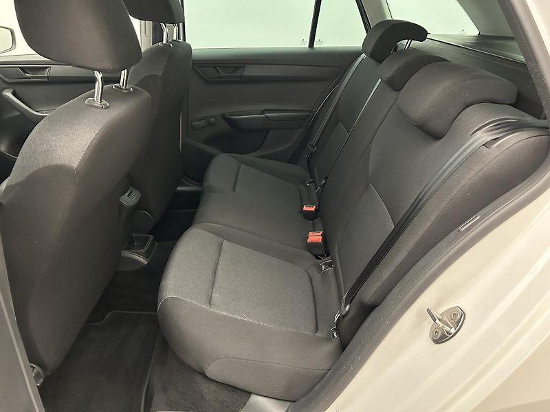 Škoda Fabia 1.0 TSI Active Plus - fotka 14 z 21