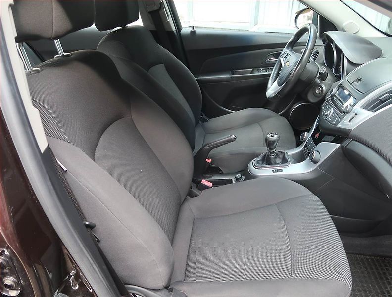 Chevrolet Cruze (2013) 1.7 VCDi, Serv.kniha, po STK - fotka 9 z 15