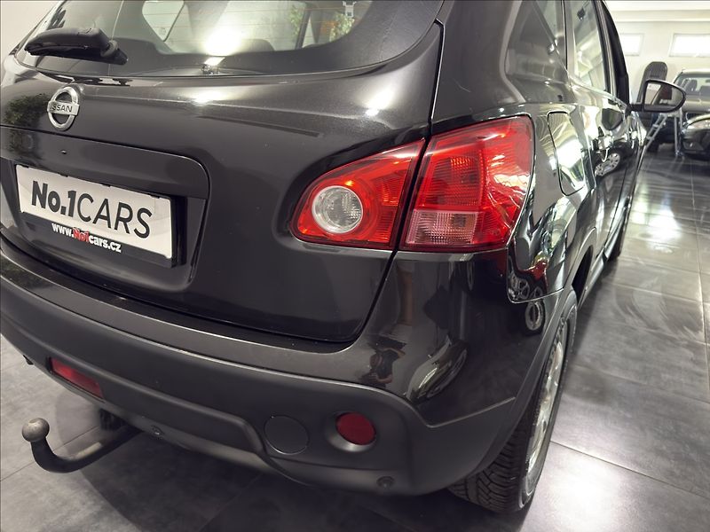 Nissan Qashqai 2,0   i 4x4 PANORAMA TAŽNÉ - fotka 21 z 30