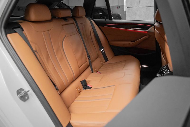 BMW Řada 5 530d xDrive ///MPAKET*ACC*DPH* - fotka 14 z 44