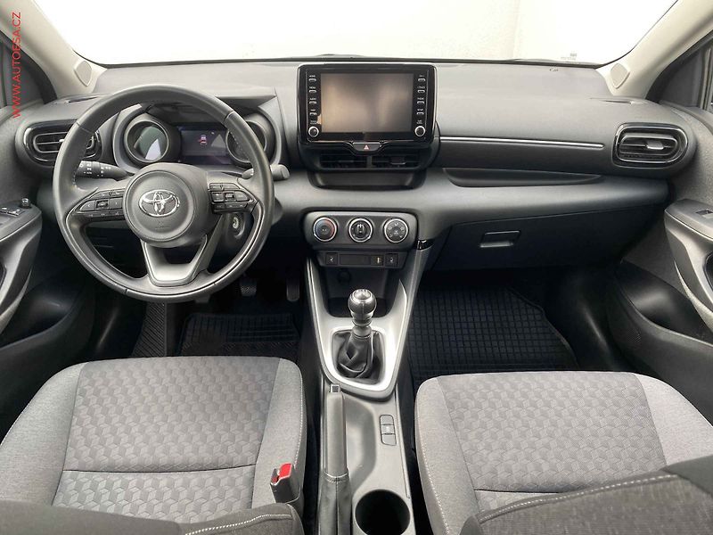 Toyota Yaris (2021) 1.5 VVT-i, ČR, Dynamic - fotka 8 z 15