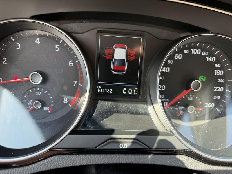 Volkswagen Passat (2022) 1.5 TSI, 110KW, DSG, ACC - fotka 13 z 17