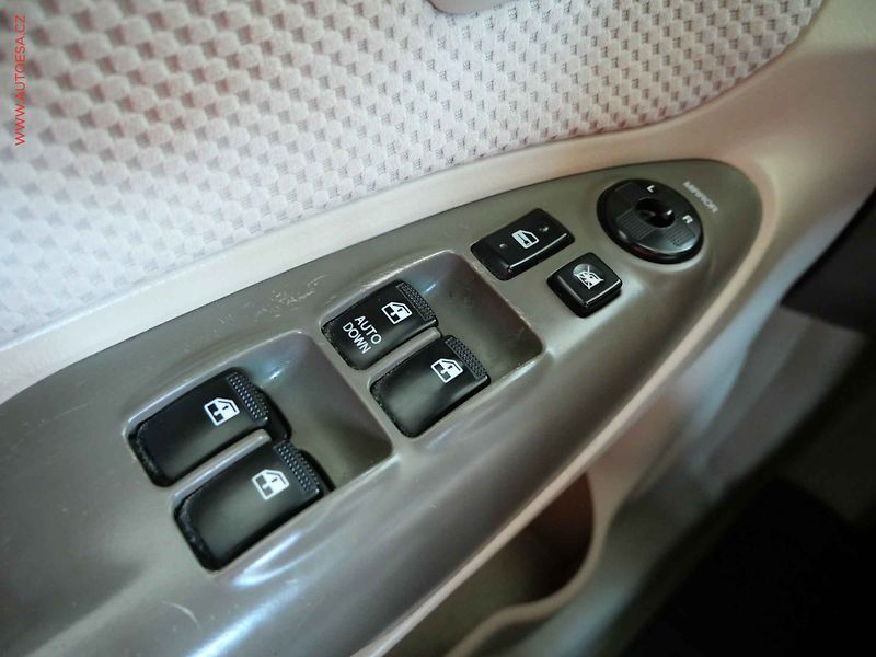 Hyundai Tucson (2008) 2.0CRDi, AC, TZ - fotka 14 z 17