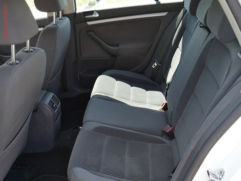 Volkswagen Golf (2009) 1.9TDi, AC, výhřev sed - fotka 10 z 17