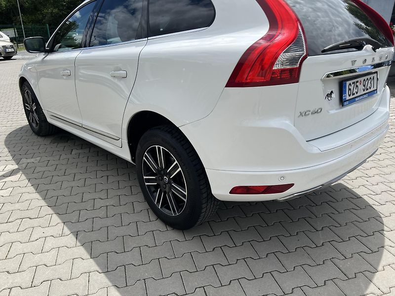 Volvo XC60 2,4 AWD D4 Summum 1.maj.  - fotka 7 z 56