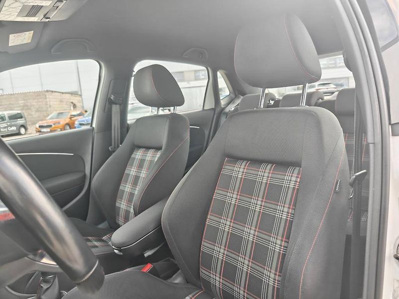 Volkswagen Polo GTI 1,8 TSI 141 kW 6MP 1,8 TSI - fotka 6 z 23