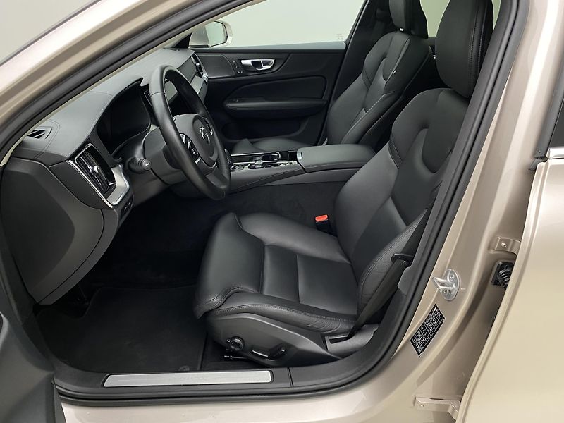 Volvo V60 T6 RECHARGE BRIGHT ULTIMATE CZ - fotka 3 z 65