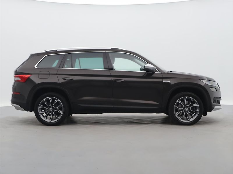 Škoda Kodiaq Scout 2,0 TSI 140kW DSG 4x4 CZ - fotka 8 z 38