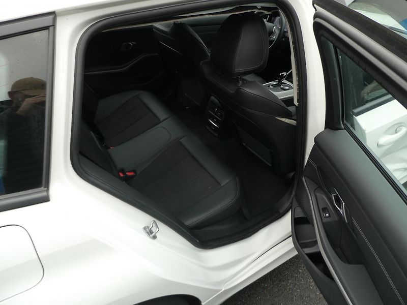 BMW Řada 3 Kombi 318i 115kw automat navi - fotka 14 z 15