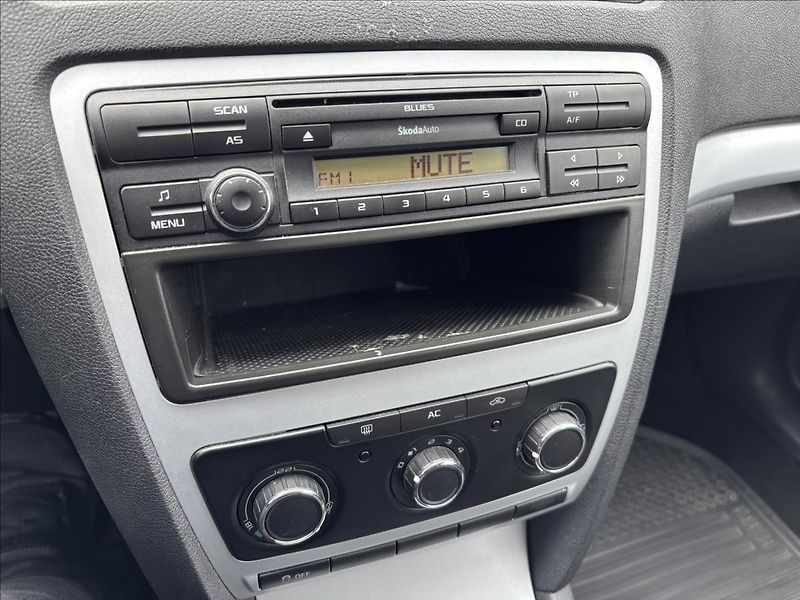 Škoda Octavia 1,9 TDI 77kW Ambiente - fotka 25 z 30
