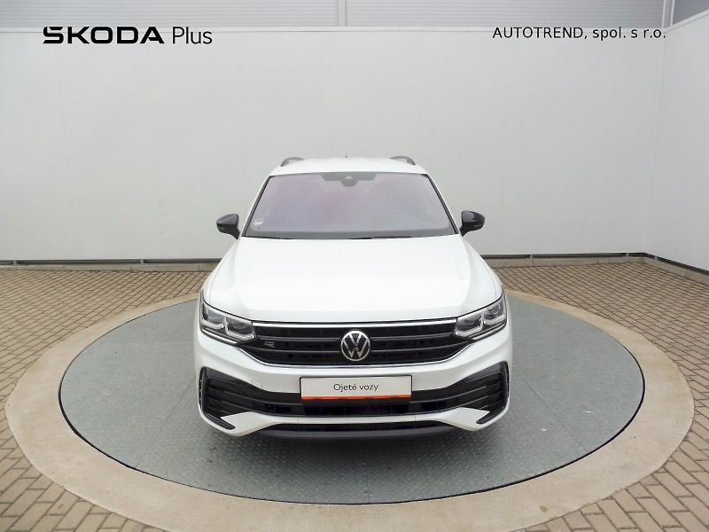 Volkswagen Tiguan Allspace (2022) R-Line 2,0 TSI 140kW DSG 4MOTI - fotka 4 z 27