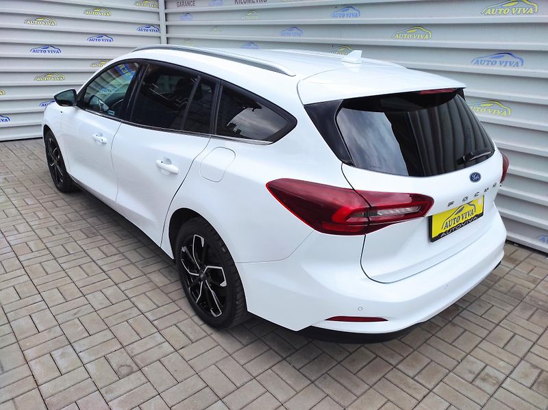 Ford Focus 1.0 EcoBoost mHev 114kw AT - fotka 4 z 44