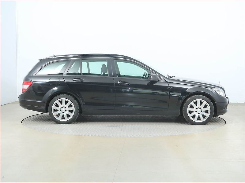 Mercedes-Benz Třídy C (2010) C 220 CDI, Navi, Tempomat - fotka 6 z 15
