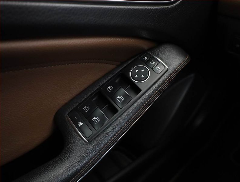 Mercedes-Benz Třídy A (2012) A 180, Kůže, Navi, Bi-Xenony - fotka 16 z 17
