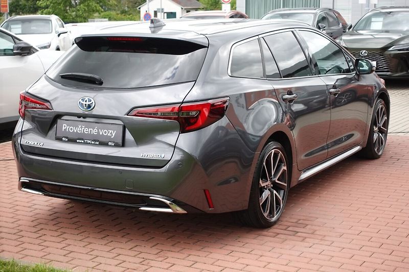 Toyota Corolla 2,0 HEV Executive TS - fotka 4 z 31