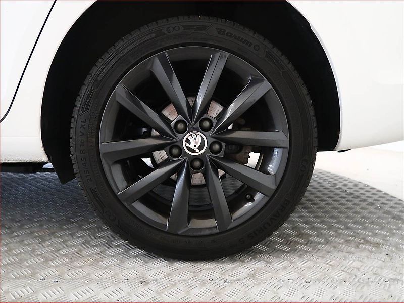 Škoda Rapid (2017) Style 1.0 TSI, Serv.kniha - fotka 15 z 16