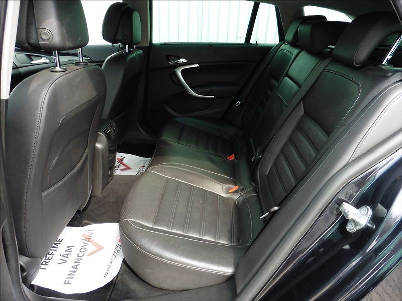 Opel Insignia 2,0   Cosmo Sports Tourer - fotka 14 z 16