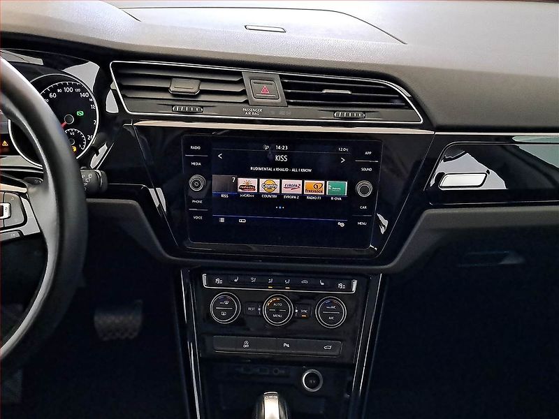 Volkswagen Touran (2018) R-Line 1.5 TSI - fotka 12 z 21