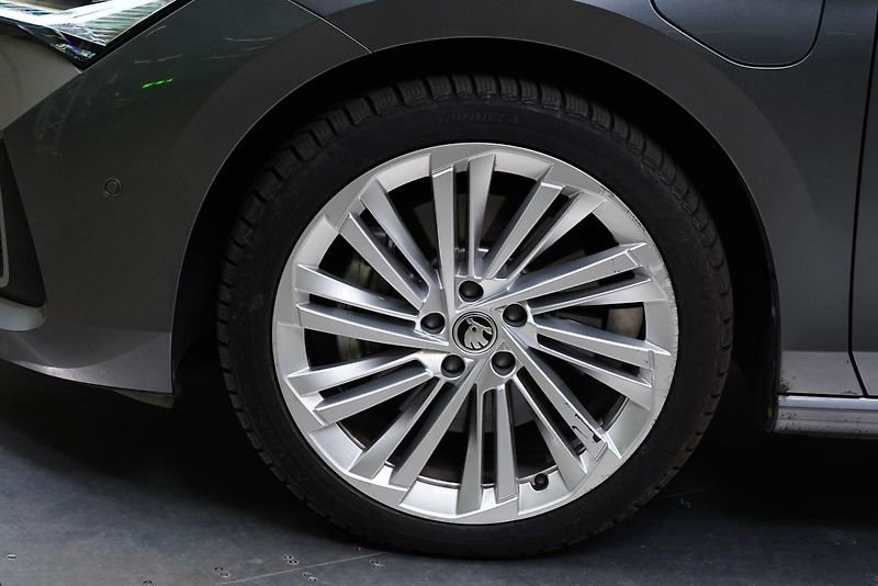 Škoda Superb - fotka 10 z 28