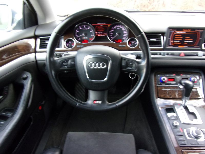 Audi S8 5.2V10 331kW CERAMIC  TOP CENA - fotka 12 z 25
