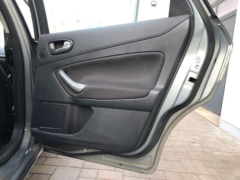 Ford Mondeo (2008) 2.0 TDCi Ghia - fotka 12 z 29