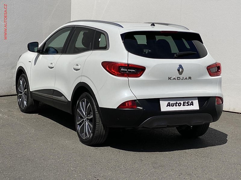 Renault Kadjar (2016) 1.2 TCe, BOSE, AT, LED, panor - fotka 6 z 18