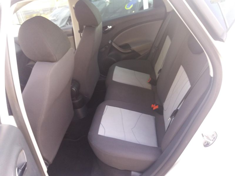 Seat Ibiza 1.2TSi,63kW,ESP,DIG.KLIM, - fotka 14 z 17