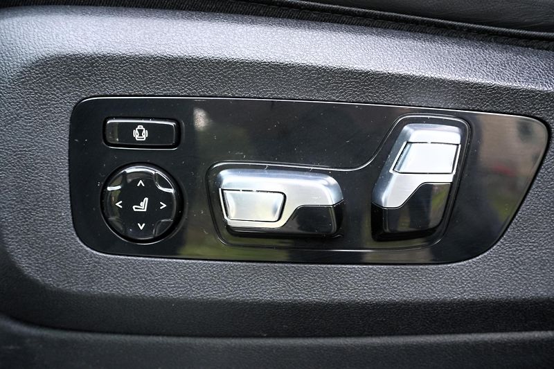 BMW X7 40d xDrive, Masáže, Skylounge - fotka 36 z 47