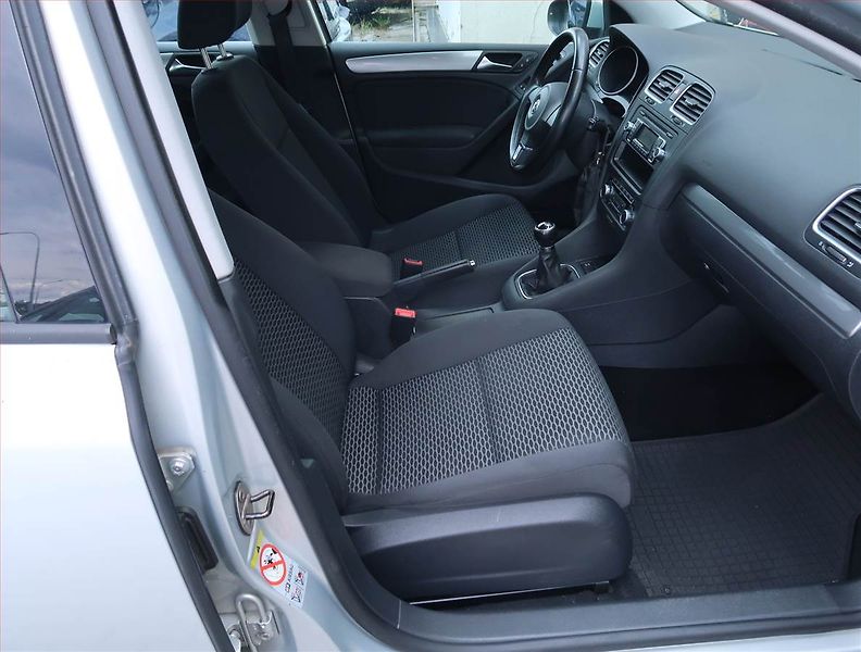 Volkswagen Golf (2010) 1.6 TDI, ČR,1.maj, Serv.kniha - fotka 9 z 14