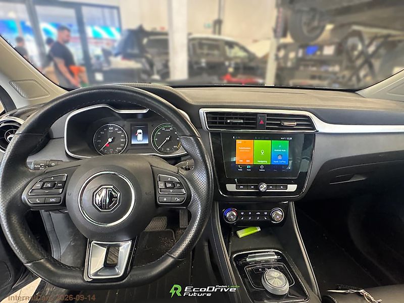 MG ZS (2021) 44,5 kWh, FWD (143 koní) - fotka 6 z 9