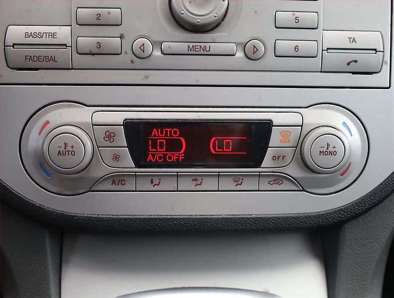 Ford Kuga (2011) 2.0 TDCi, Tempomat - fotka 11 z 16