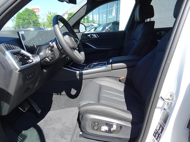 BMW X5 xDrive30d - fotka 2 z 7