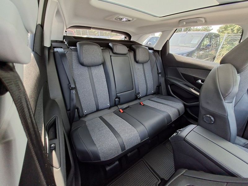 Peugeot 3008 ALLURE 1,5 BHDI 130k EAT8 - fotka 6 z 28