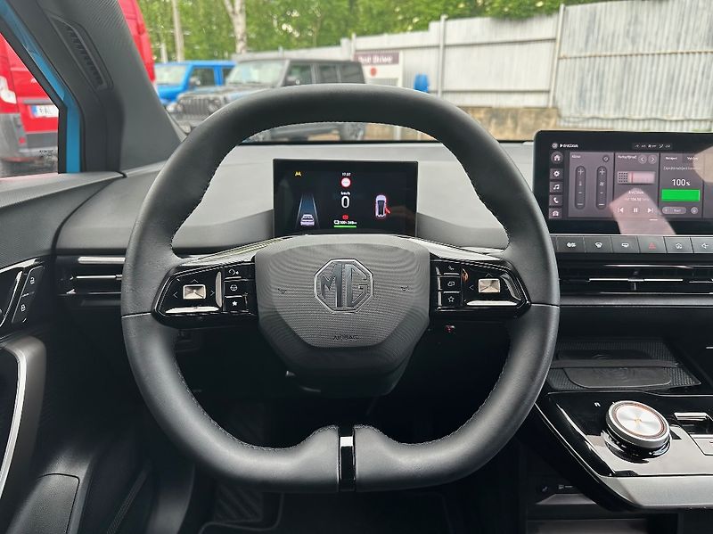MG MG4 (2023) Electric Elegance (64 kWh) - fotka 20 z 37