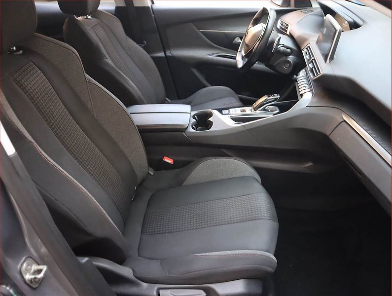 Peugeot 3008 (2019) 1.5 BlueHDi, Automat - fotka 9 z 22