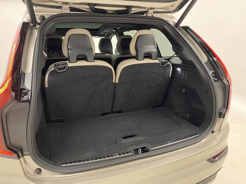 Volvo XC90 (2026) T8 AWD Plug-in DARK PLUS 7m - fotka 25 z 66