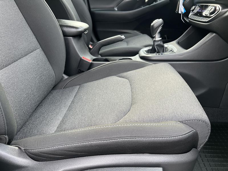 Hyundai i30 1.5T-GDi KAMERA ČR 1.MAJ. DPH - fotka 36 z 47